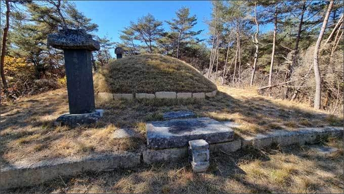 새로 단장된 온계 묘소