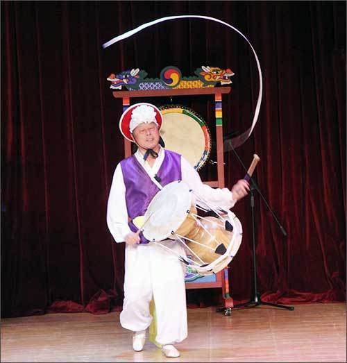 남기문 명인의 '설장고놀이'