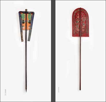 작선, 자루를 중심으로 그 좌우에 공작을 그린 선(왼쪽) / 치미선, 상단의 모서리를 둥글게 만든 장방형의 선면에 2마리의 봉황과 꽃, 치미(雉尾)를 그려 표현한 선