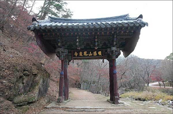 문경 봉암사 봉황문