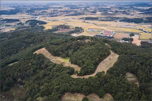 남동쪽에서 바로본 익산토성