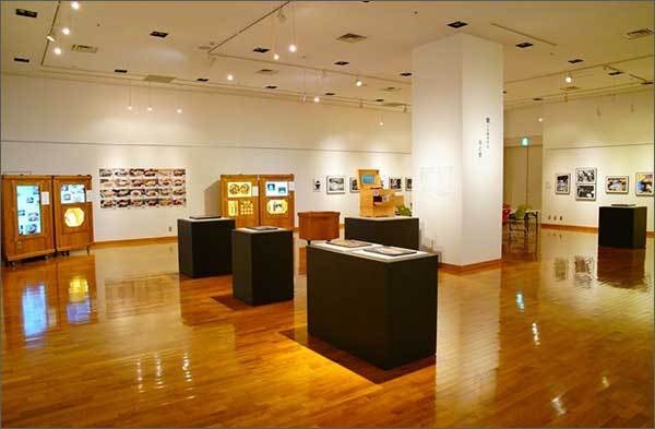일본 도쿄 소재 주일한국대사관 한국문화원에 전시된 <한식도락>, <하루잔치> 한식문화상자