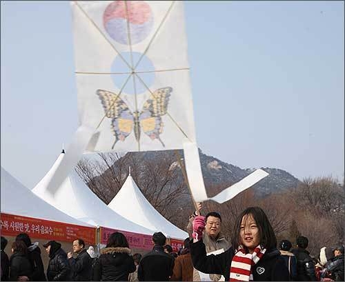 나쁜 기운 저멀리, 액막이연 날리기