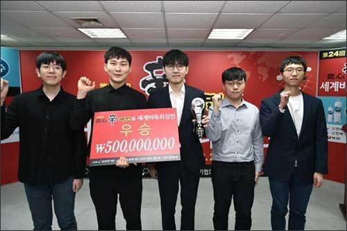 제24회 농심신라면배 우승을 차지한 한국 선수단. (왼쪽부터) 강동윤, 박정환, 신진서, 신민준, 변상일 9단