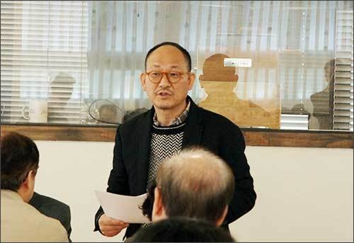 2022년 사업 실적과 2023년 사업계획을 보고하는 박주언 센터장
