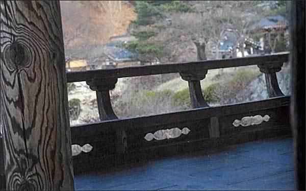 안동 산남정, 누란의 청판에는 '바람구멍 '이라는 뜻의 풍혈(風穴)이 있다.