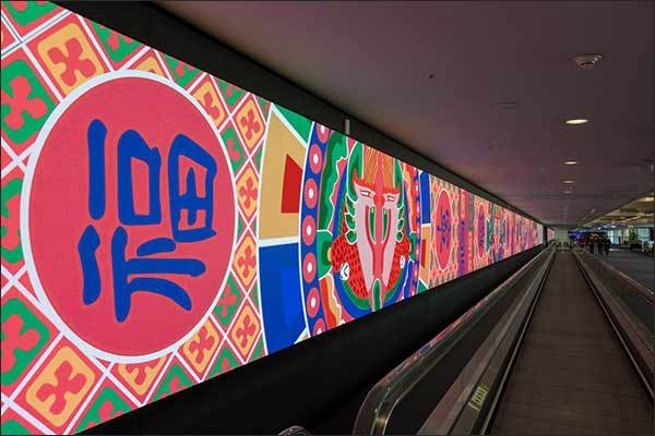 인천공항 제1터미널 입국장 전통문화미디어월(조선왕실 보자기를 주제로 한 미디어아트)