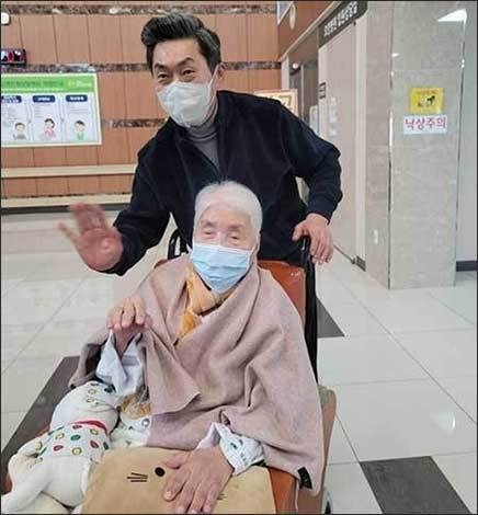 만 13살의 나이에 한국광복진선청년공작대원으로 활약한 오의혹 지사( 서울중앙보훈병원,올해 2월 6일, 아드님과 함께) 