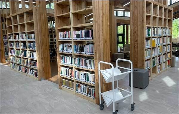 성북구 오동근린공원 책쉼터 내부