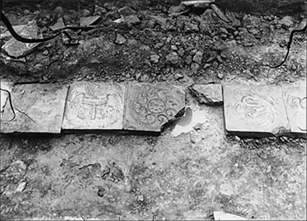 백제 무늬 벽돌 발굴 노출 모습(1937년)