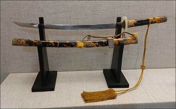 수원화성막물관에 전시 중인 대모백은장옥구보도
