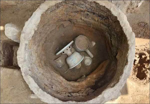 철제 솥 내부 상부 (청동)유물