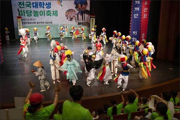 전국대학생마당놀이축제 중 농악부문 경연 현장