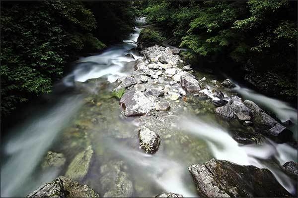 청류동(제18경)을 지나 하류로 힘차게 흐르는 계곡수
