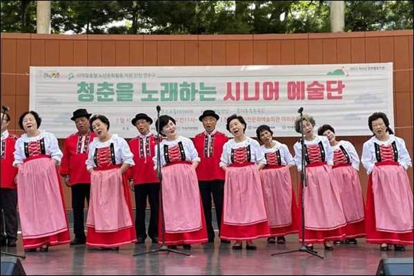 청춘을 노래하는 시니어 예술단 <알프스요들마마파파>