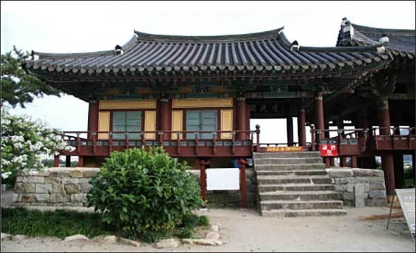 영남루 능파각 전경