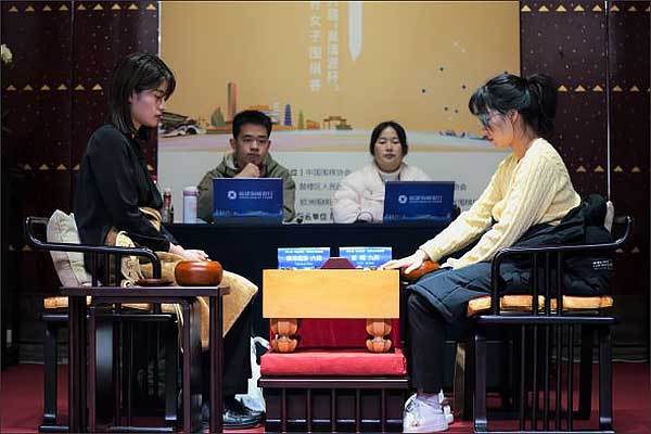 최정 9단(오른쪽 승)과 후지사와 리나 6단의 결승3번기 최종국. 모습