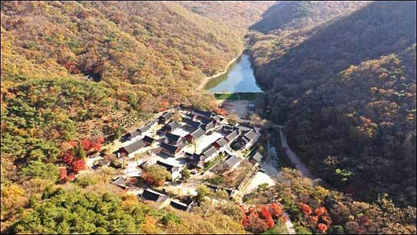불갑산과 불갑사 전경