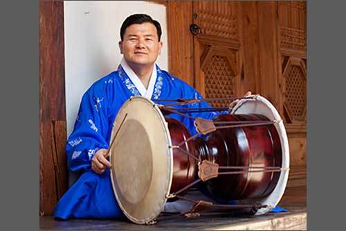 제1회 예찬건 영제시조 발표회를 여는 예찬건 가객