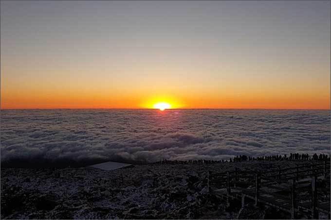 한라산에서 본 일출