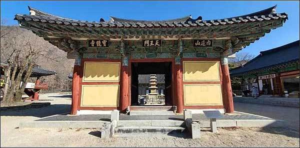 포항 보경사 천왕문