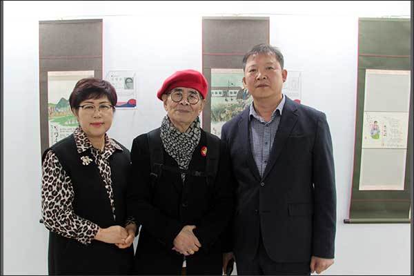 이번에 의미있는 전시를 기획한 서울지방보훈청 노상현 과장, 이무성화백, 필자(오른쪽부터)