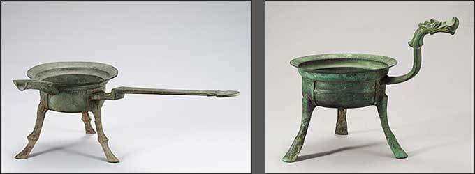 긴 손잡이가 달린 청동 자루솥, 풍납토성 출토(1925년), 4~5세기, 입지름 14.6㎝(왼쪽) / 용머리 손잡이가 달린 청동 자루솥, 풍납토성 출토(1925년), 4~5세기, 입지름 16.5㎝