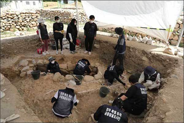 국립경주문화재연구소-동국대학교WISE캠퍼스 공동발굴조사 모습(22.06.03.)