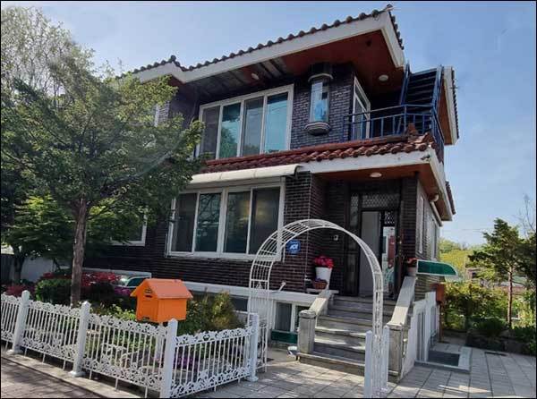 수유리의 책으로 채워진 집