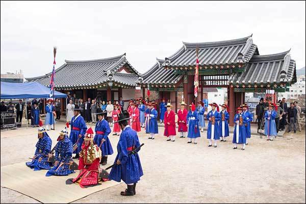 고증을 통해 재현한 <통제영 둑제>(통영시청 제공)