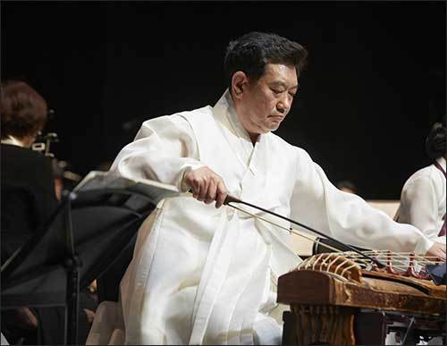'이태백류 아쟁산조 협주곡' 협연에 나서는 이태백 명인