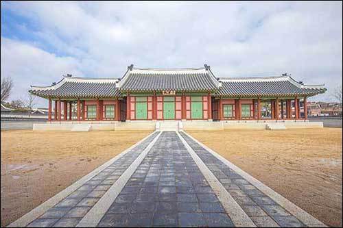 복원된 화성행궁 ‘우화관’
