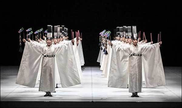 서울시무용단의 '일무' 가운데 '전폐희문지무' (사진=세종문화회관 제공) 