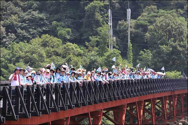'2023 DMZ 평화의 길' 도보순례 장면. (제공= 민족화해센터)