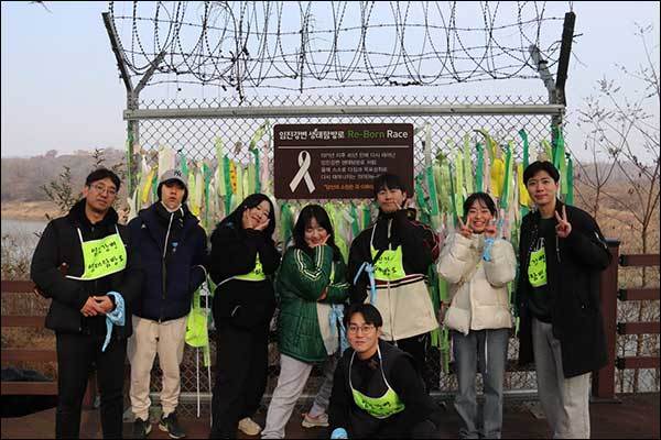 '2023 DMZ 평화의 길' 도보순례 장면. (제공= 민족화해센터)