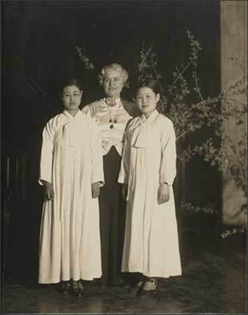 신재덕, 캐슬린, 이미경을 찍은 1930년대 사진