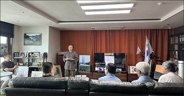 기념사를 하는 순국선열추모 글로벌 네트워크 고명주 대표
