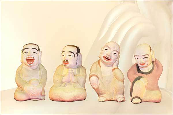 문정순 <영천 거조사 아라한> 동네 할아버지들이 담소하는 듯한 모습