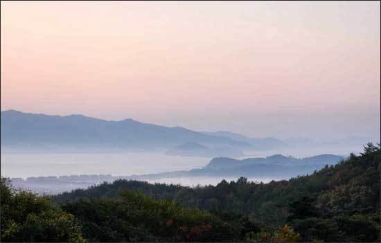 백련사에서 본 강진만