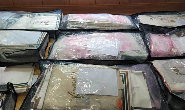 여러 겹의 포장을 거친 기모노가 무사히 울산대학교에 도착하여 다다미방에 우선 전시한 모습 