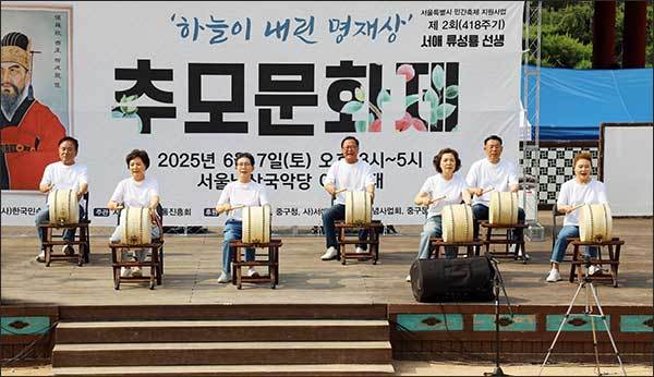 ‘노은주판소리합창단’의 힘찬 북병창 연주
