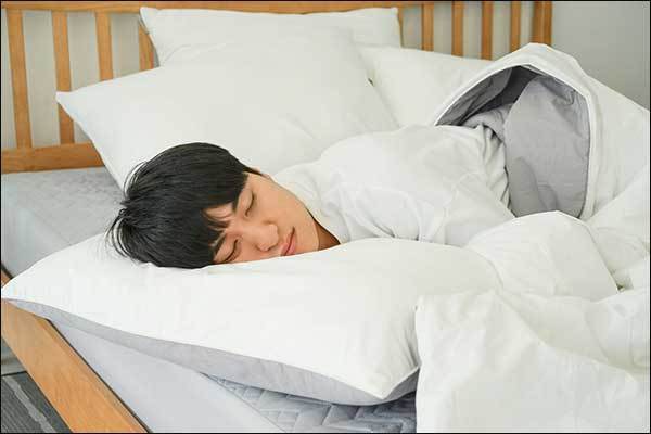 잠잘 때 꼭 있어야 하는 베개(출처, 크라우드픽)