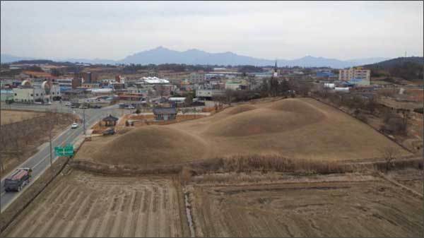 내동리 쌍무덤