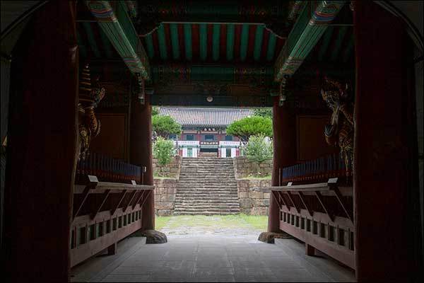 사천왕문 앞에서 본 용구루