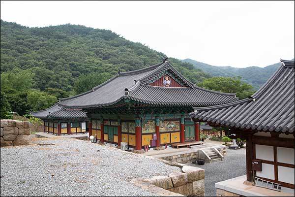 삼성각에서 본 대운전과 전각들