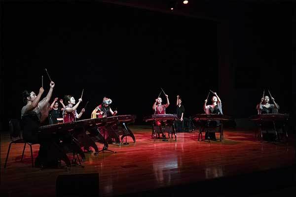 중국 화샤즈인(华夏知音)의 '쿠바(古巴)' 연주