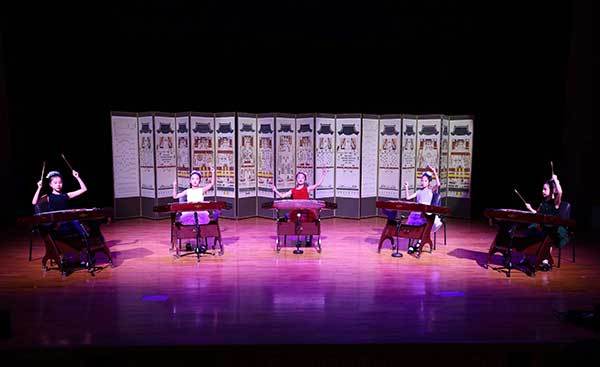 중국 송경령 평화천사예술단 ‘소모리(小茉莉)’ 양친예술단의 '광년(光年)' 연주