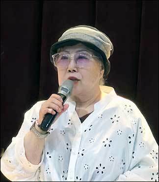 축하의 말을 하는 국악진흥회 본부 상임고문 국가무형문화유산 판소리 춘향가 신영희 보유자