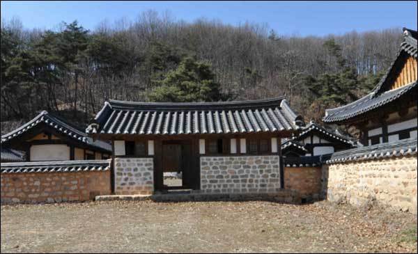 상주 흥암서원 하반청(대문)