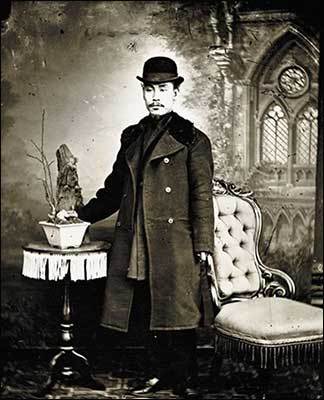 1883년 일본 고베에서 헤이무라 도쿠베(平村德兵衛)가 찍은 지운영 사진